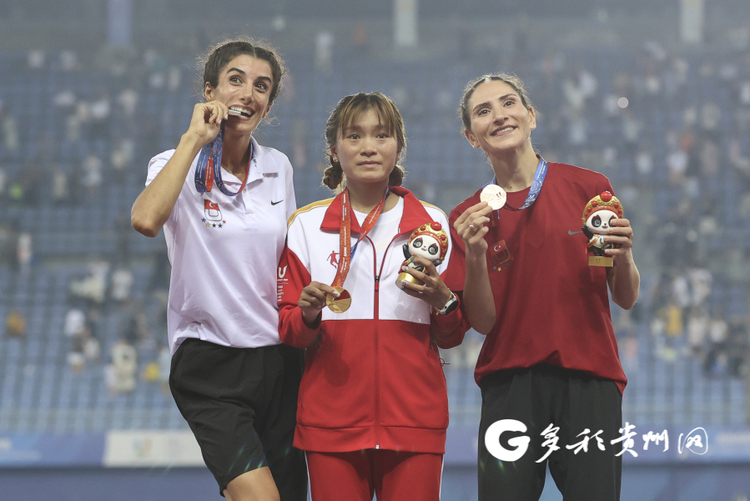 大运会田径女子万米决赛 贵州籍运动员夏雨雨夺冠-国际在线