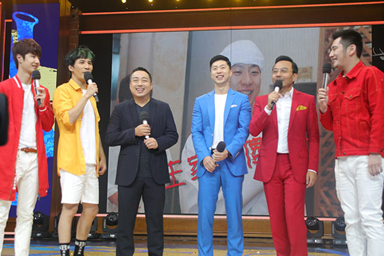 打乒乓同台唱歌 马龙上节目终于见到了偶像蔡依林