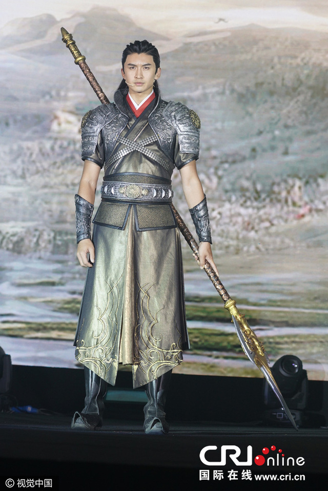 张云龙获于朦胧喂食基情四射 张佳宁举"净瓶"-国际在线移动版-娱乐频