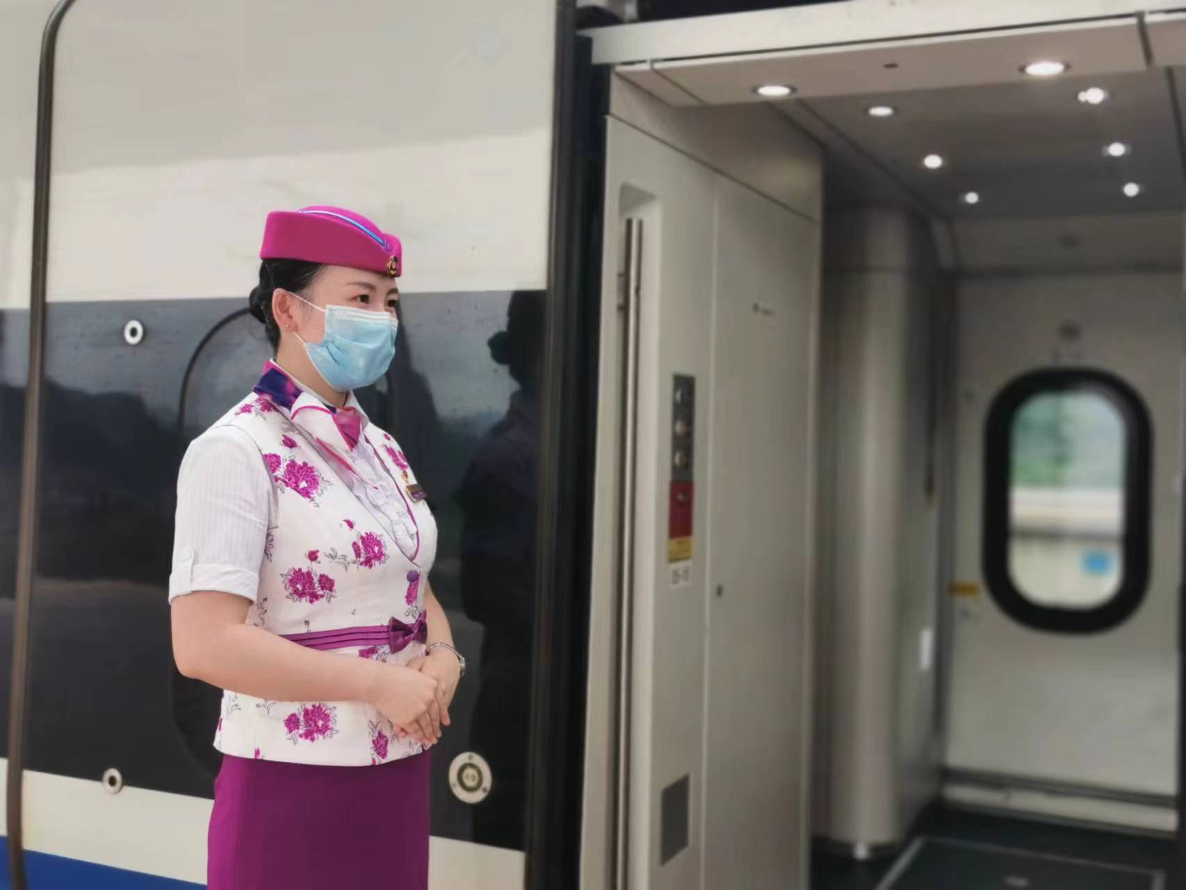 坐着高铁看贵州 | 安六高铁：让“速度”与“温度”同行