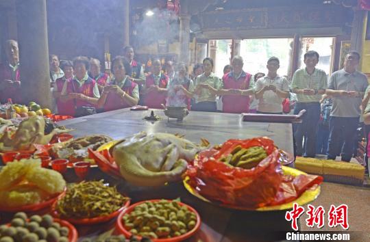 台灣苗栗百餘名信眾赴“媽祖故里”湄洲島謁祖進香