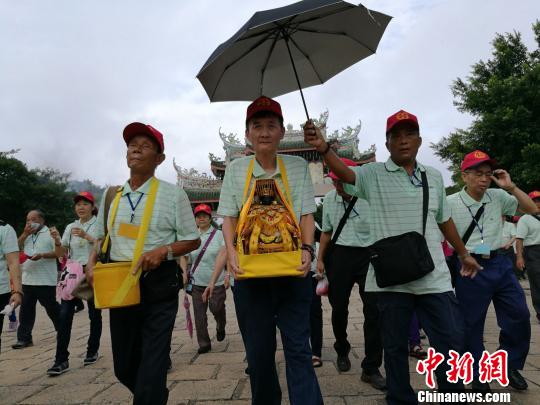 台灣苗栗百餘名信眾赴“媽祖故里”湄洲島謁祖進香