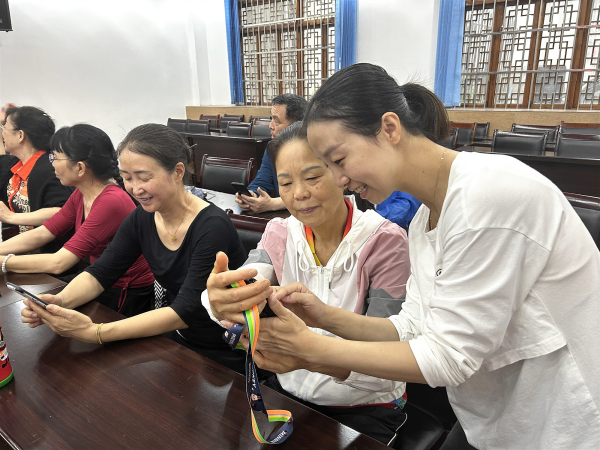 【原創】重慶石柱縣圖書館開展“常青e路 幸福夕陽”培訓活動_fororder_圖片1(1)