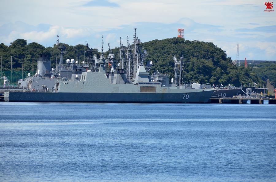 新加坡最强护卫舰抵横须贺港
