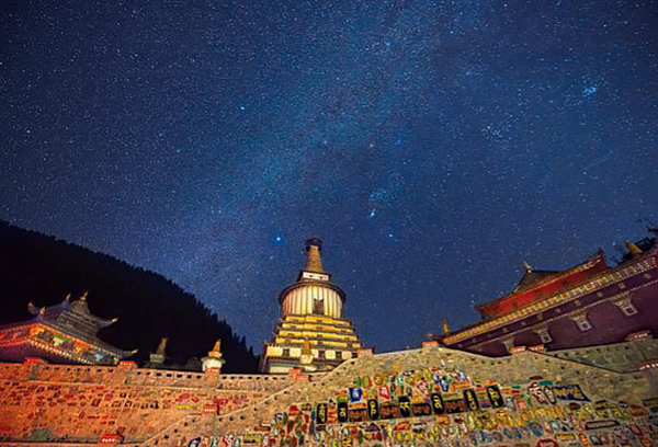 世界你好，我是阿坝｜壤塘县：建好“四好农村路”助力乡村振兴_fororder_棒托石刻公园-供图-壤塘县委宣传部