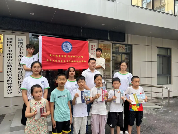 南昌大学公共卫生学院：“医”路出彩燃青春 爱心服务护健康_fororder_图片3