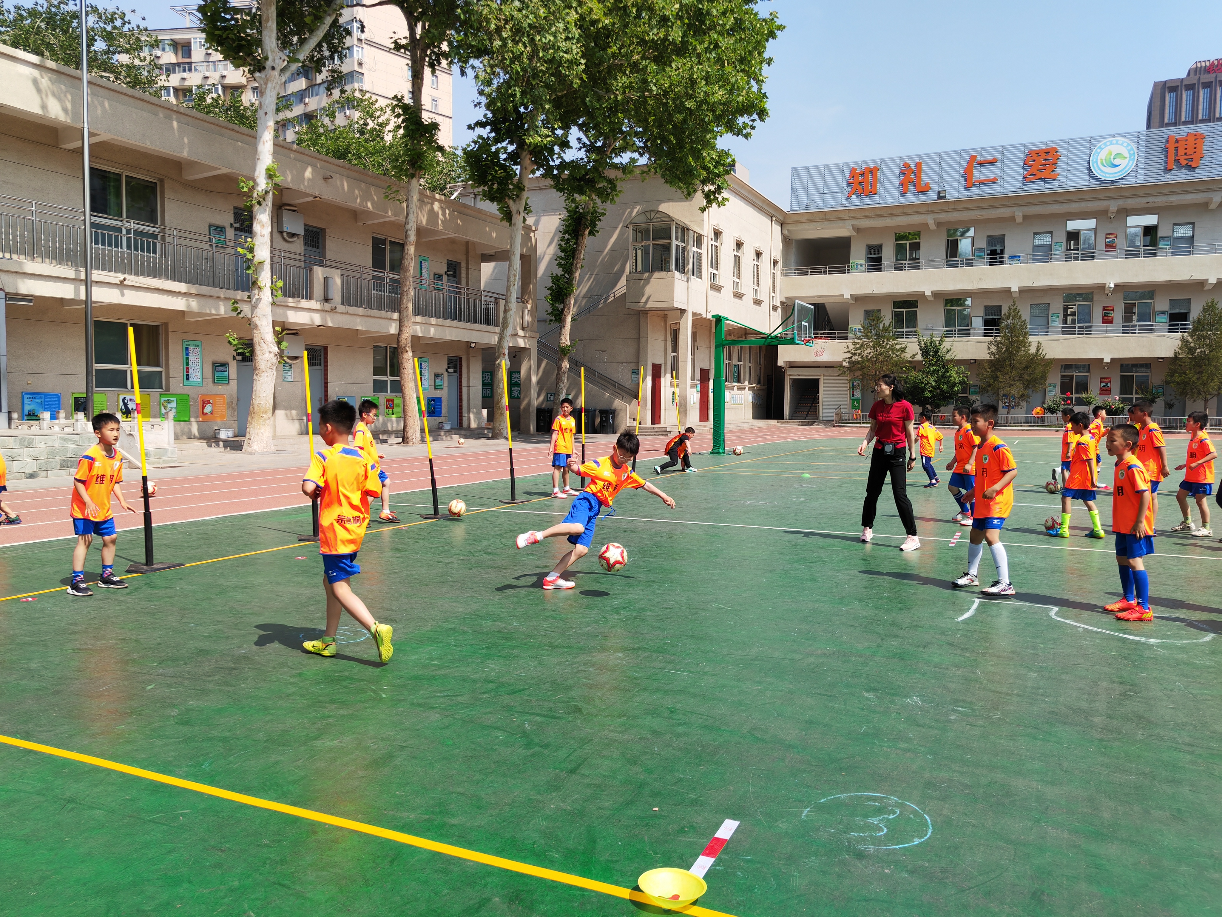 石家庄市维明路小学喜获石家庄市基础教育国家级优秀教学成果推广应用先进单位_fororder_“五力”课程之运动力课程快乐足球 