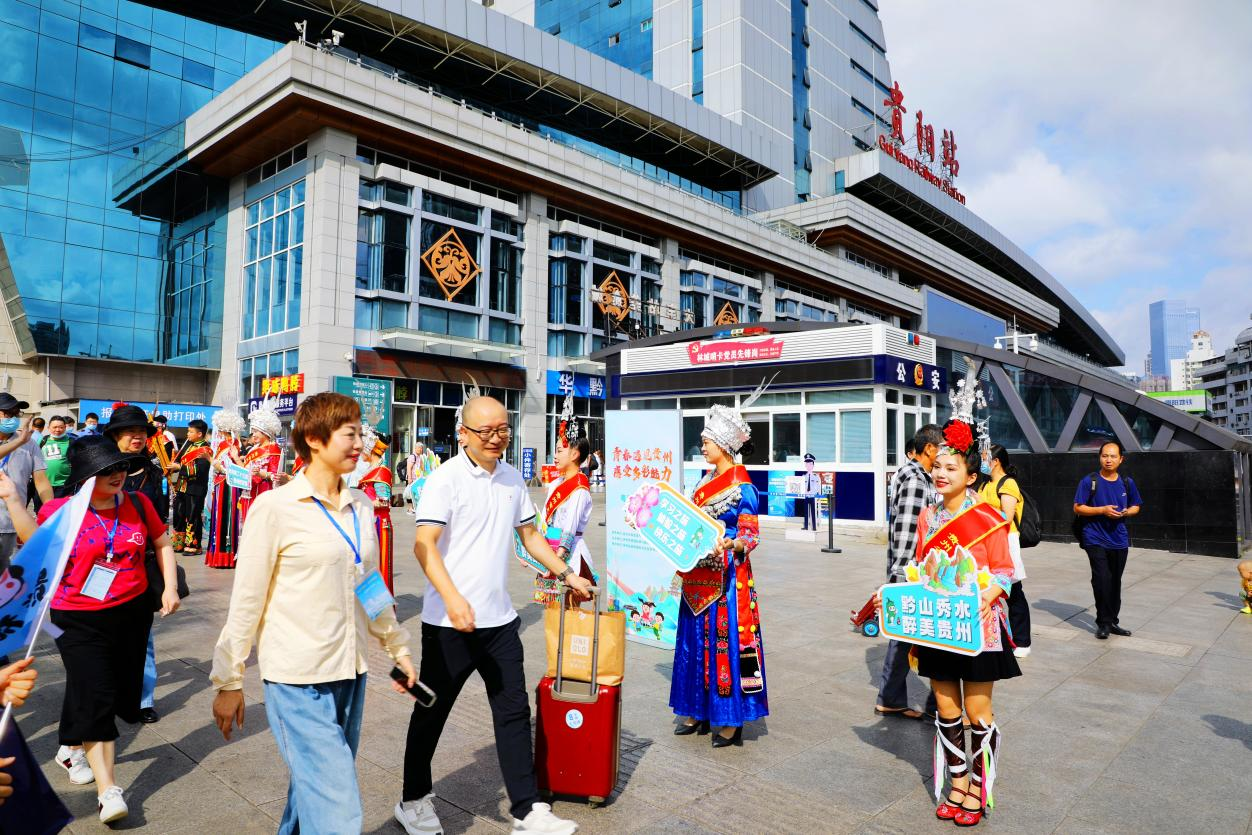 粵港澳臺暑期首趟研學旅遊專列抵達貴陽