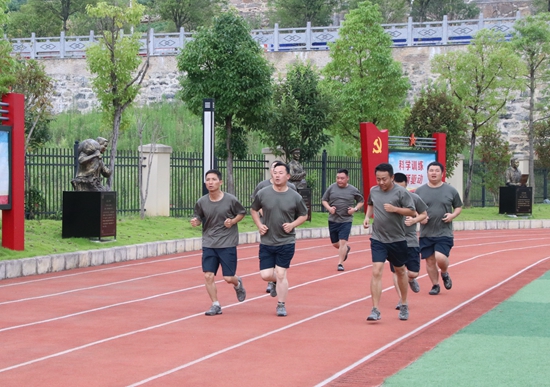 贵州碧江人武部扎实组织专武干部集训_fororder_体能训练.JPG