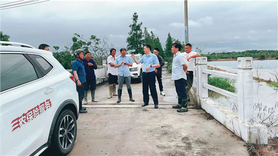 以“迅”抗汛 中国人寿财险泰州中支多举措应对特大暴雨灾害_fororder_3