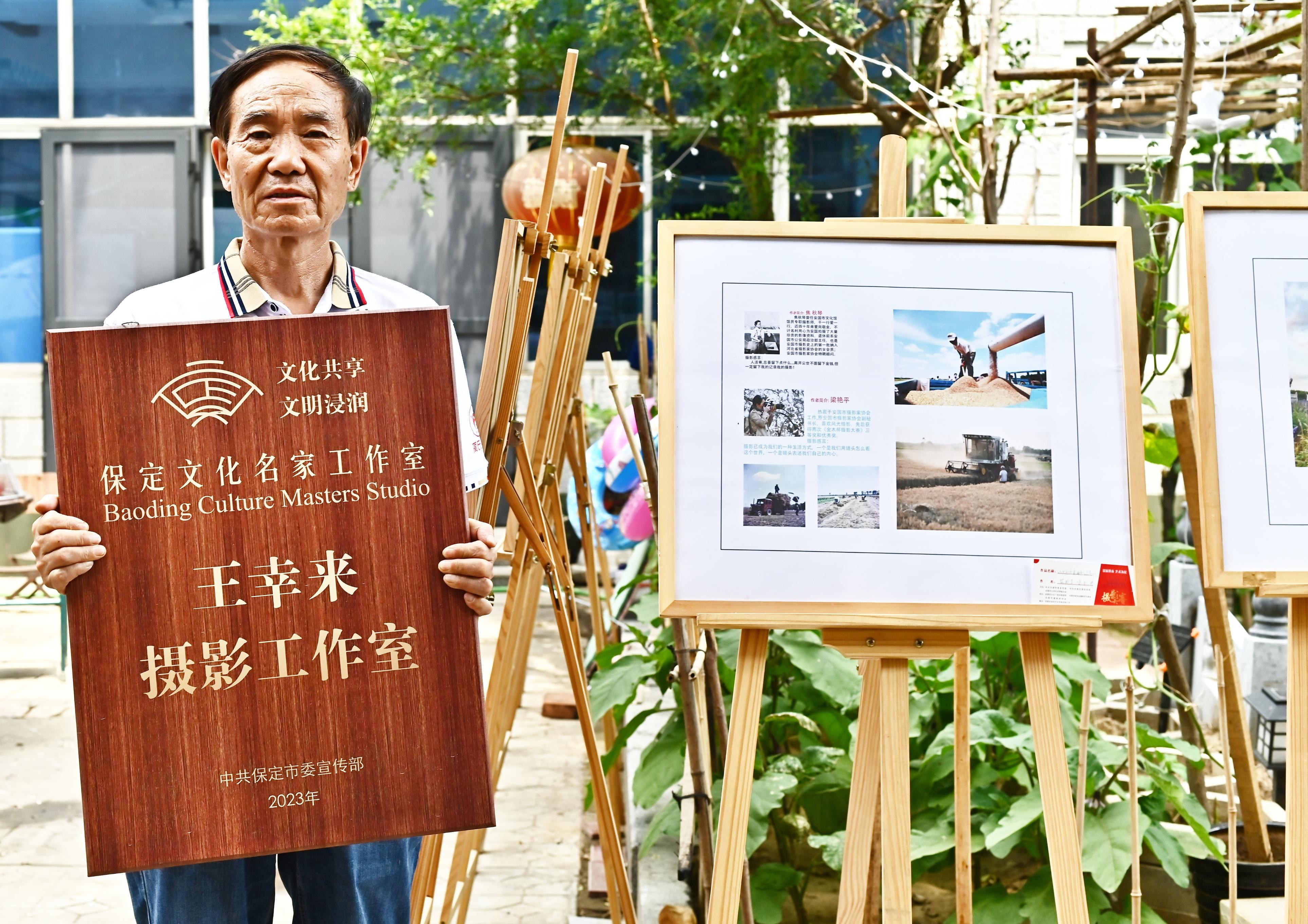 （原创）河北安国：文化名家举办“药都四季”摄影作品展_fororder_摄影工作室创办人王幸来。王幸来供图