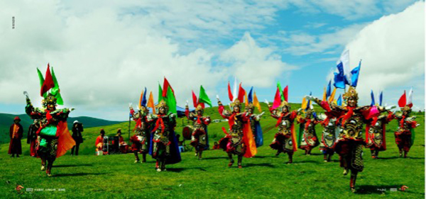 世界你好，我是阿坝｜壤塘县：建好“四好农村路”助力乡村振兴_fororder_壤巴拉藏戏-供图-壤塘县委宣传部