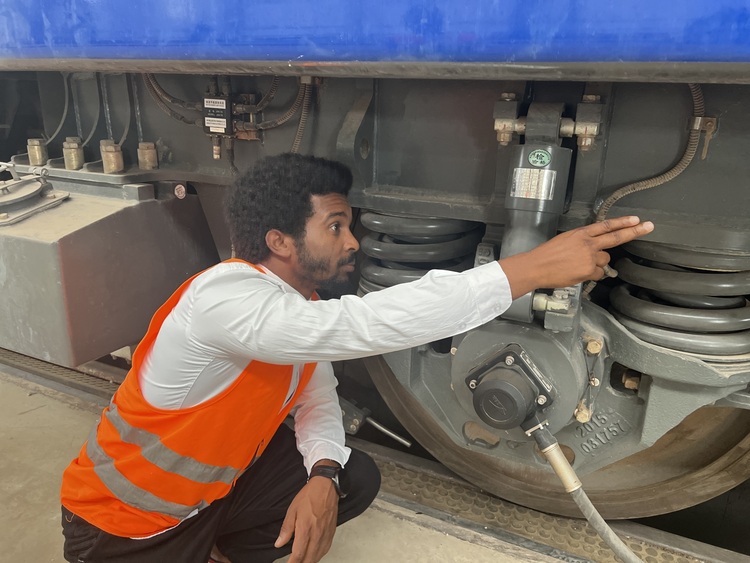 “一带一路”一家人 | 火车飞驰！亚吉铁路上的埃塞青年司机