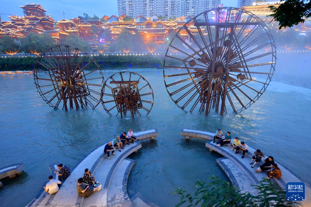 湖北宣恩：滩涂建公园 共享生态美