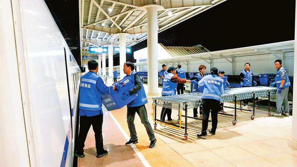 7月12日,随着dj882次4时32分从昆明洛羊镇站,dj881次4时40分从成都