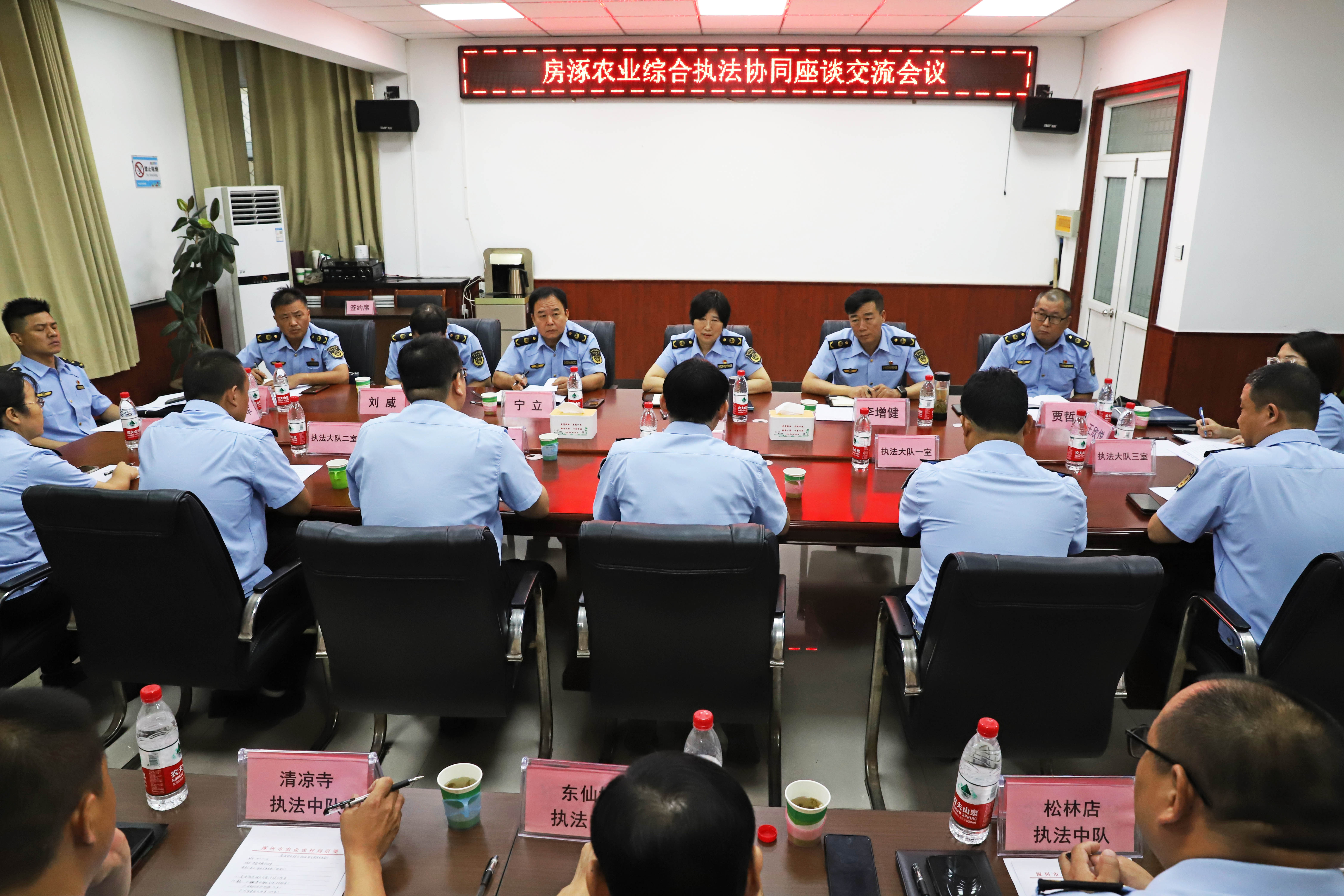 房山涿州签订农业综合行政执法跨区域协作框架协议_fororder_7月12日，河北省涿州市，房涿两地举行农业综合行政执法协同座谈交流。熊华明摄