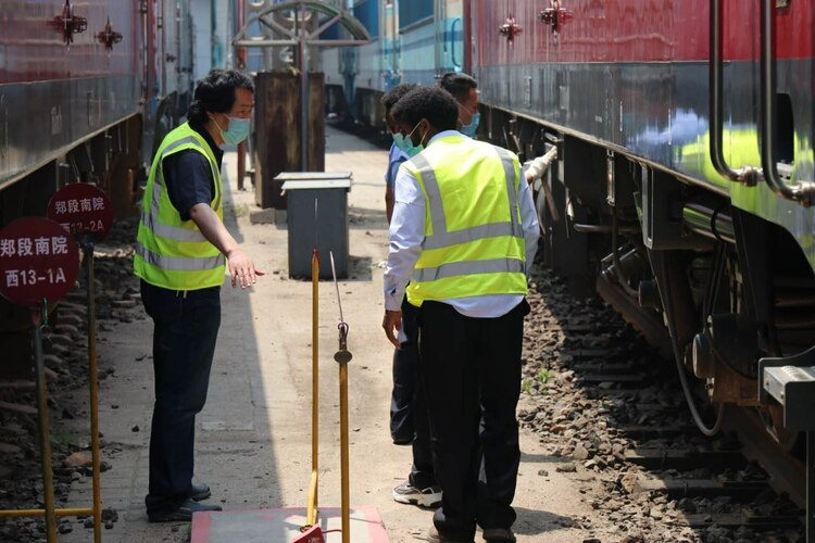 “一带一路”一家人 | 火车飞驰！亚吉铁路上的埃塞青年司机
