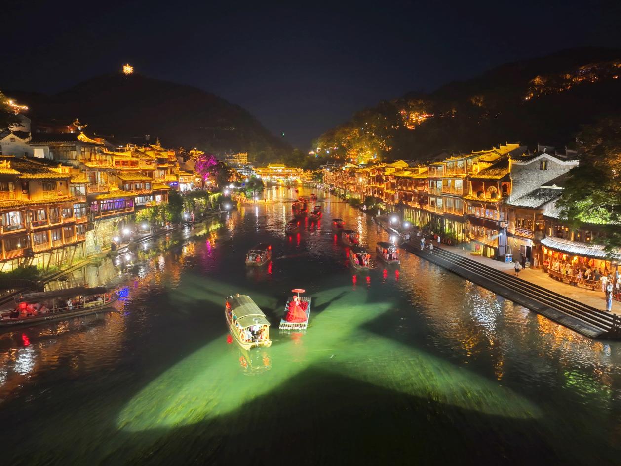 湖南凤凰：古城夜景醉游人_fororder_2