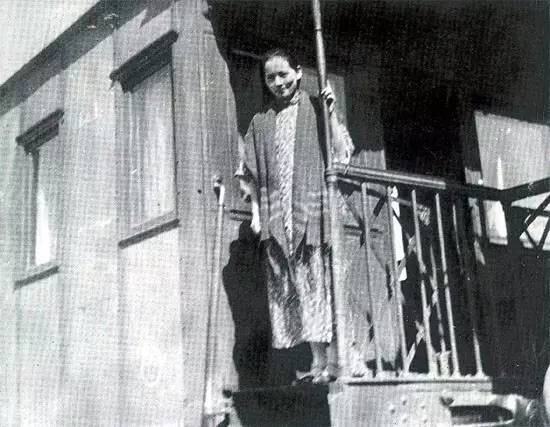 1927年9月6日，抵达莫斯科时在火车上留影