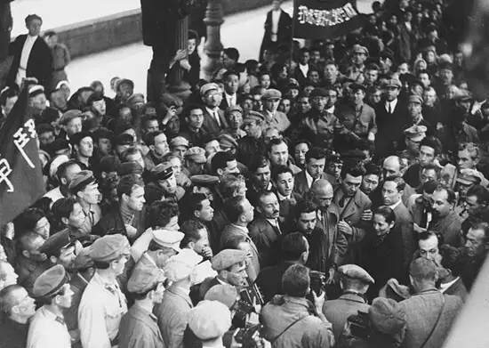 1927年，宋庆龄抵达莫斯科时的留影