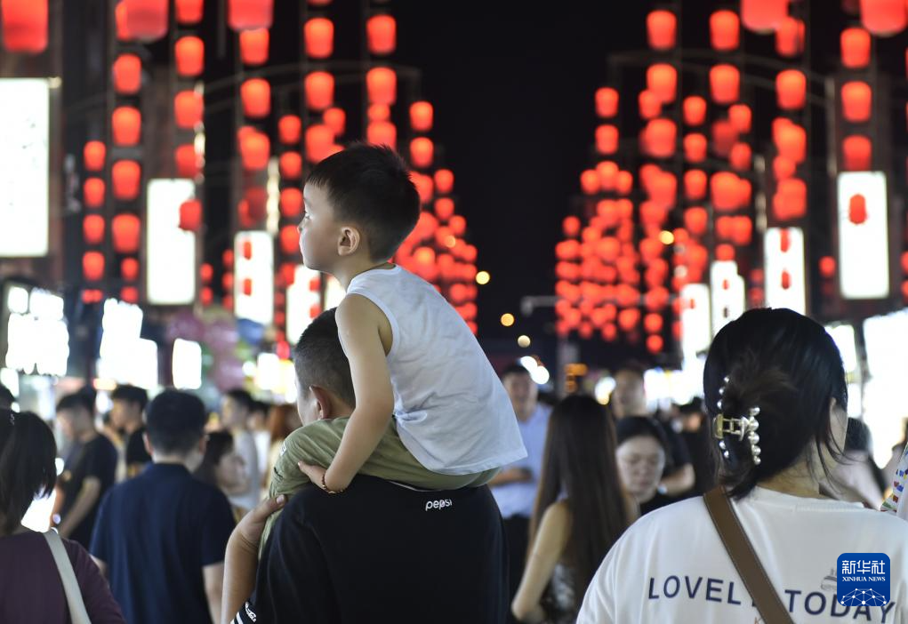 河南洛阳：古都“体验游” 活力“夜经济”