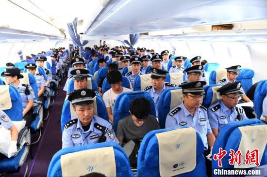 78名台灣籍電信詐騙嫌犯被廣東警方帶回廣州