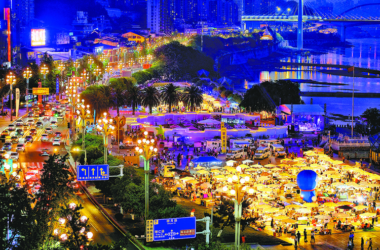 重庆新夜市：“新人”新招新“味道”