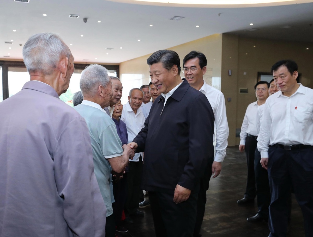 联播+丨尊崇英烈 重温习近平的“红色足迹”