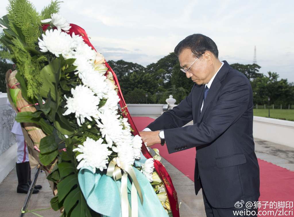 李克强总理8日下午在万象主席府会见老挝人民革命党中央总