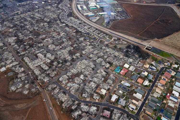 美国夏威夷毛伊岛山火火势大部分得到控制 拉海纳镇重建需至少55亿美元