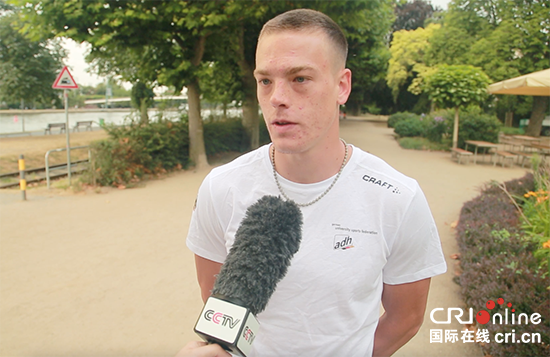 德国代表团期待一场精彩纷呈的体育文化盛会在成都上演_fororder_德国十项全能参赛运动员詹尼斯·沃尔夫接受总台记者专访