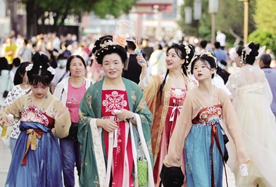 西安暑期游迎来汉服热_fororder_微信图片_20230717083352