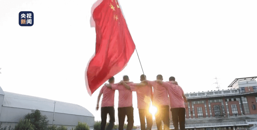 这几个替补队员只上场一分钟，却让五星红旗高高飘扬