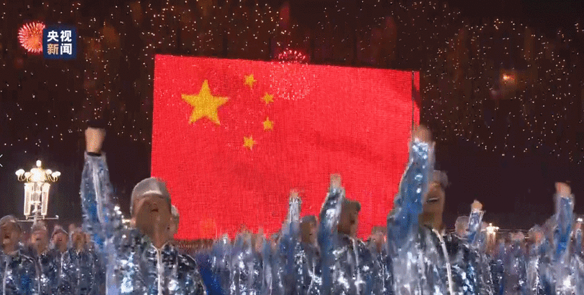 这几个替补队员只上场一分钟，却让五星红旗高高飘扬