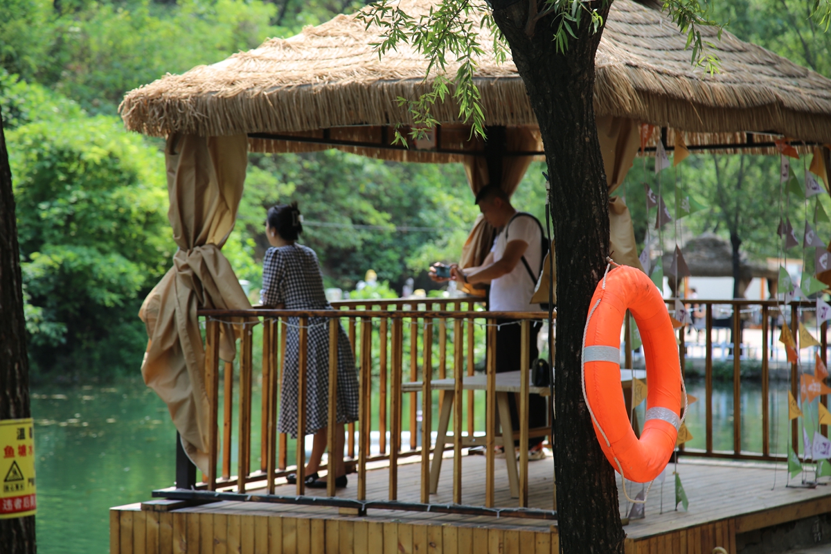 图片默认标题_fororder_游客拍照留念 摄影 宋王晗.JPG