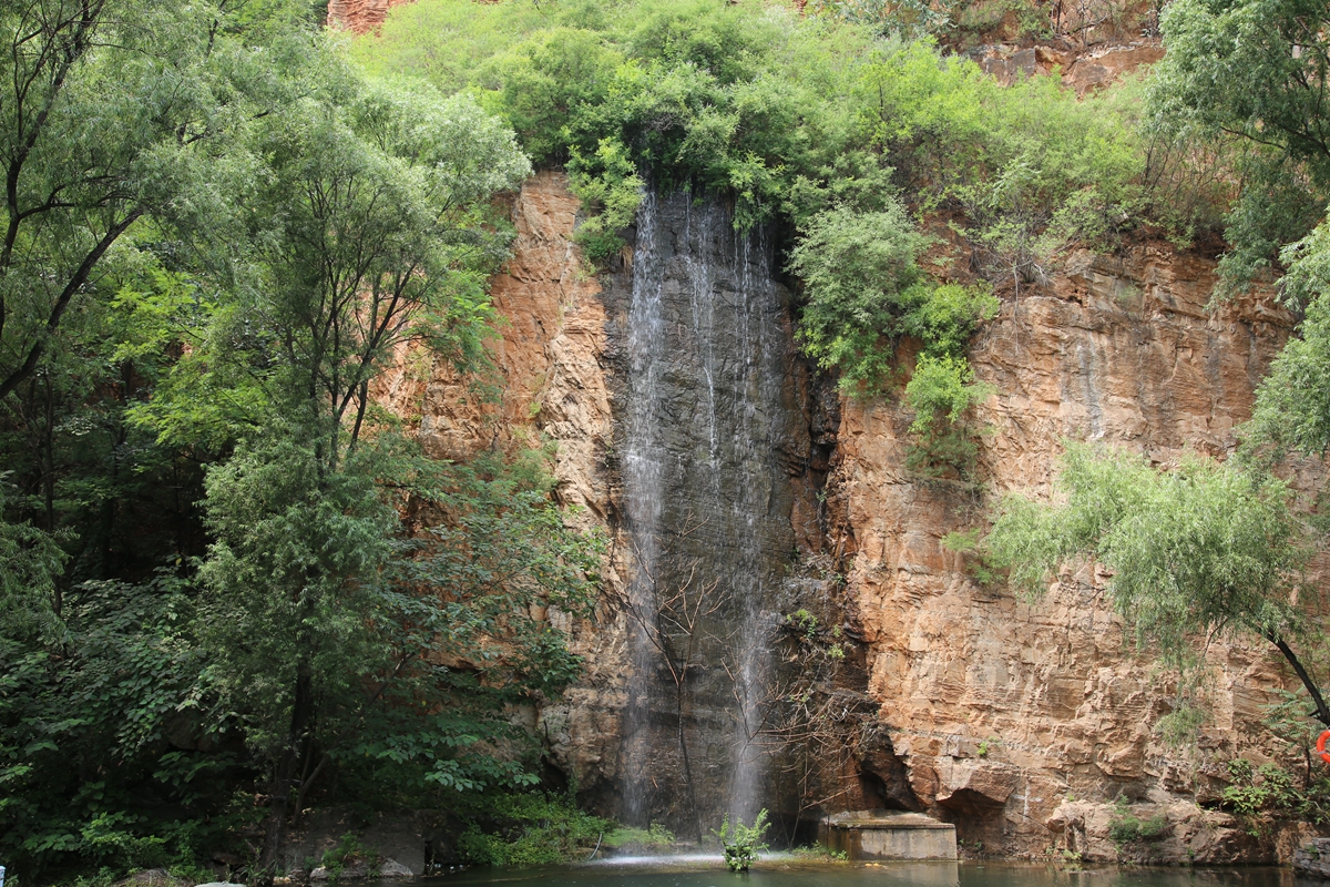 图片默认标题_fororder_飞泉瀑布倾泻而下 摄影 宋王晗.JPG