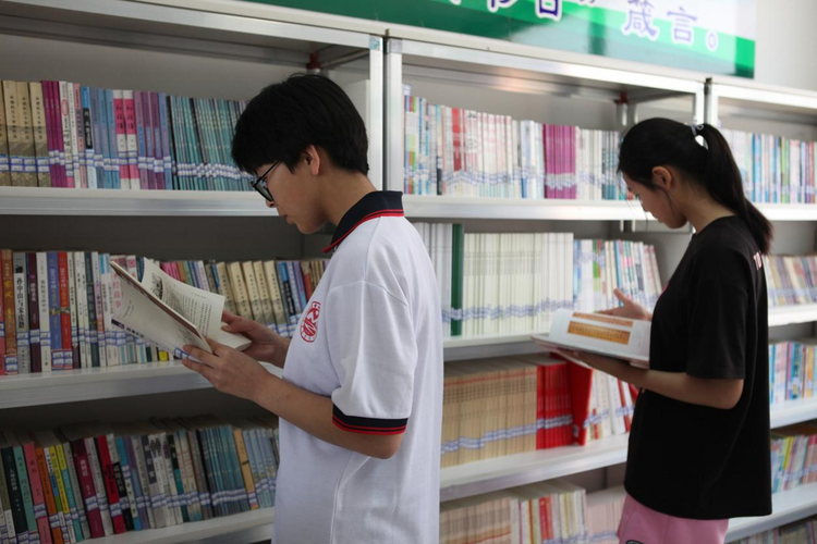 河北平泉：书香伴暑假 读书“充电”忙_fororder_图片9