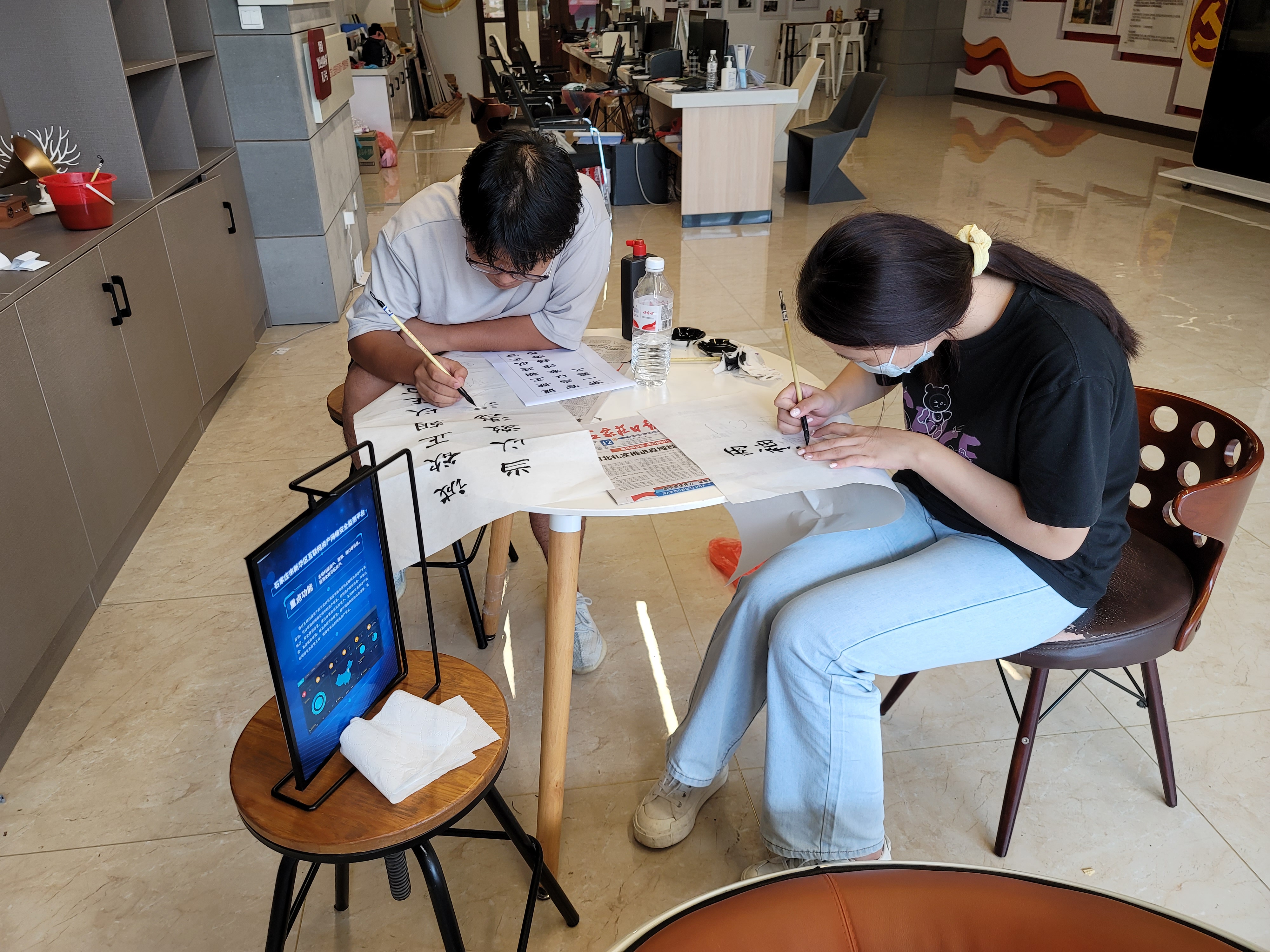 石家庄市新华区：政务服务进楼宇 党建领航心连心_fororder_微信图片_20230816154527