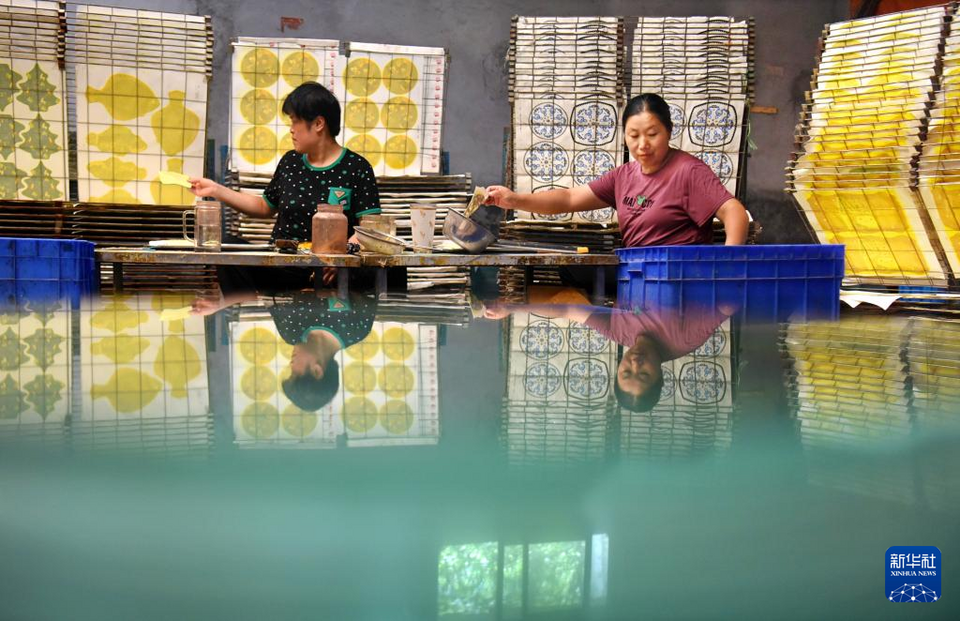 山东沂源：“小”玻璃做成出口“大”产业