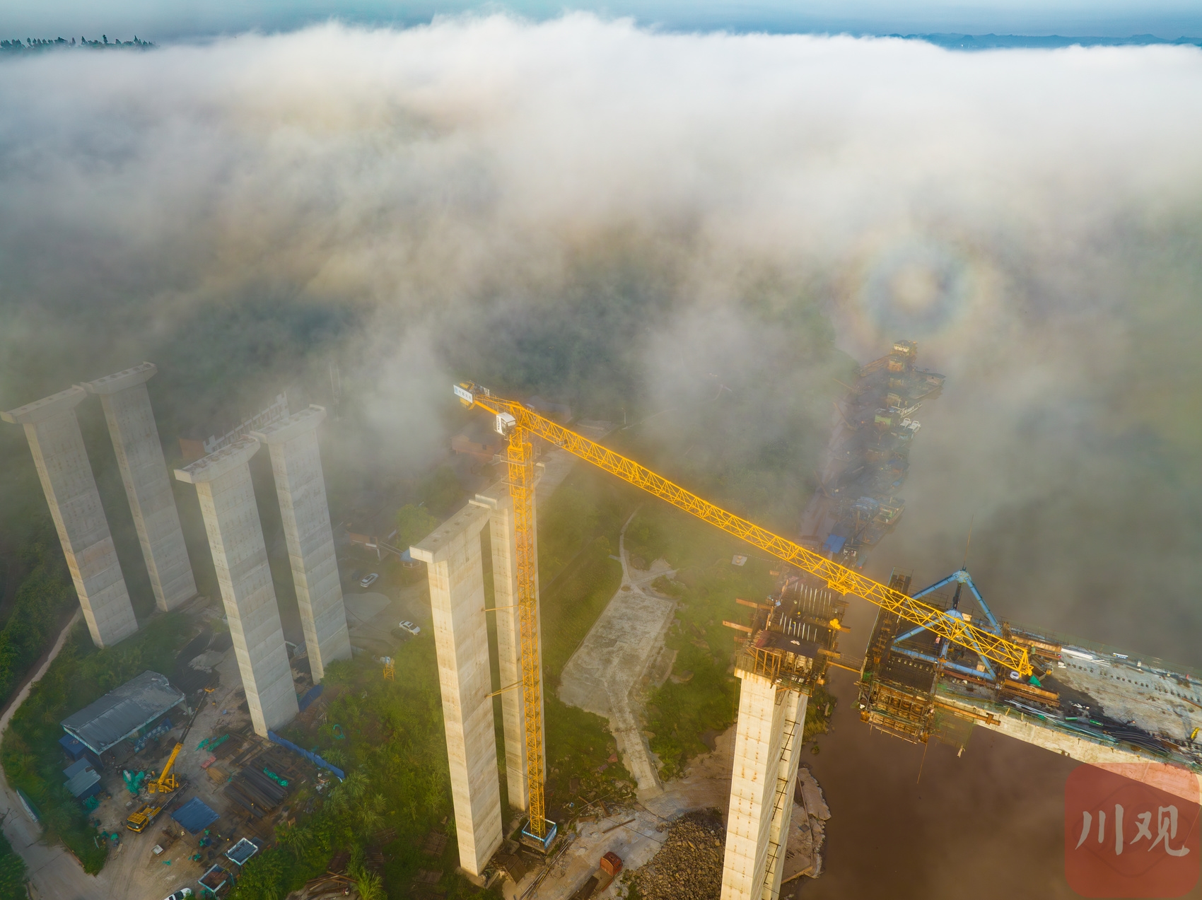 （转载）广安：建设中的大龙渠江特大桥烟云缭绕，壮美无比！_fororder_NEWS_41C8D1B3728F827A050F518D9333E8F9.JPG