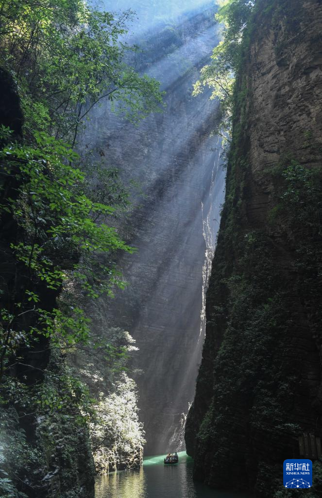 湖北鹤峰：峡谷探幽