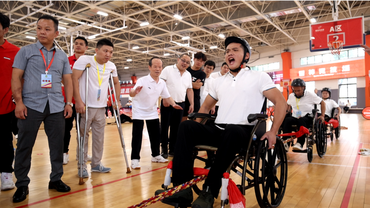 江西省第13届残疾人健身周活动首次增设“轮椅拔河”比赛_fororder_81