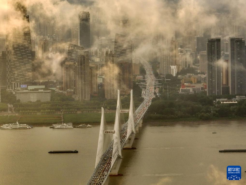 雨后武汉 如梦如幻