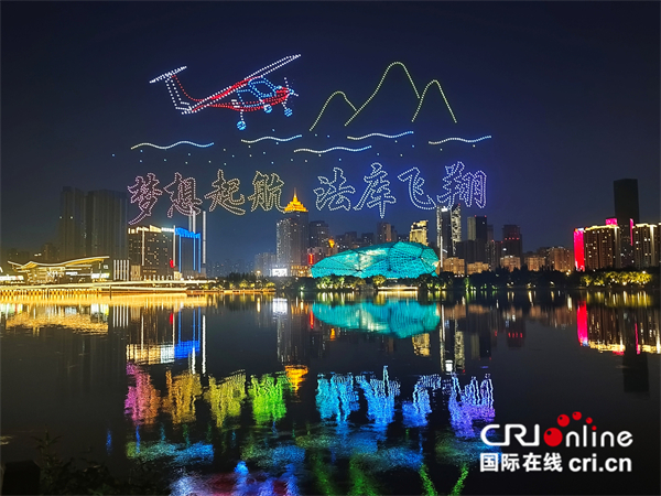 2500余架无人机闪耀“一河两岸” 沈阳最大规模无人机矩阵表演震撼上演_fororder_无人机8