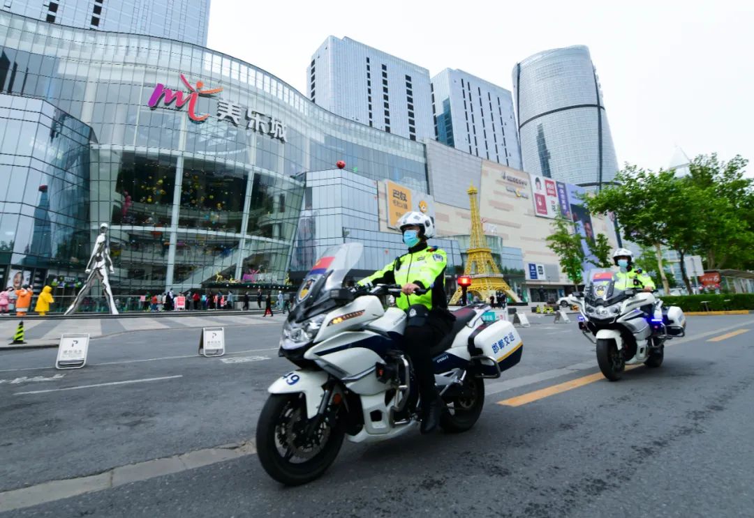 邯郸交巡警支队打击街面盗抢等违法犯罪工作成效显著_fororder_640 (3)