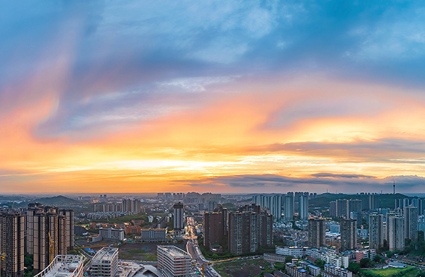 自贡上演“彩虹秀” 绚丽多彩的双彩虹挂天空_fororder_8美丽夕阳（摄影-廖志全）