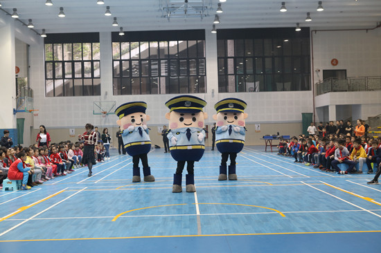 【法制安全】 渝中警方“平安课堂”走进人和街小学