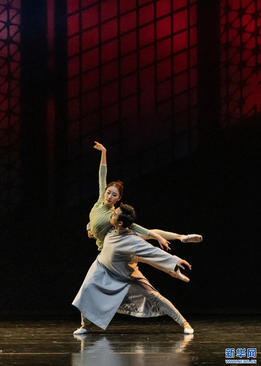 重庆芭蕾舞团《归来红菱艳》将于8月11日首演