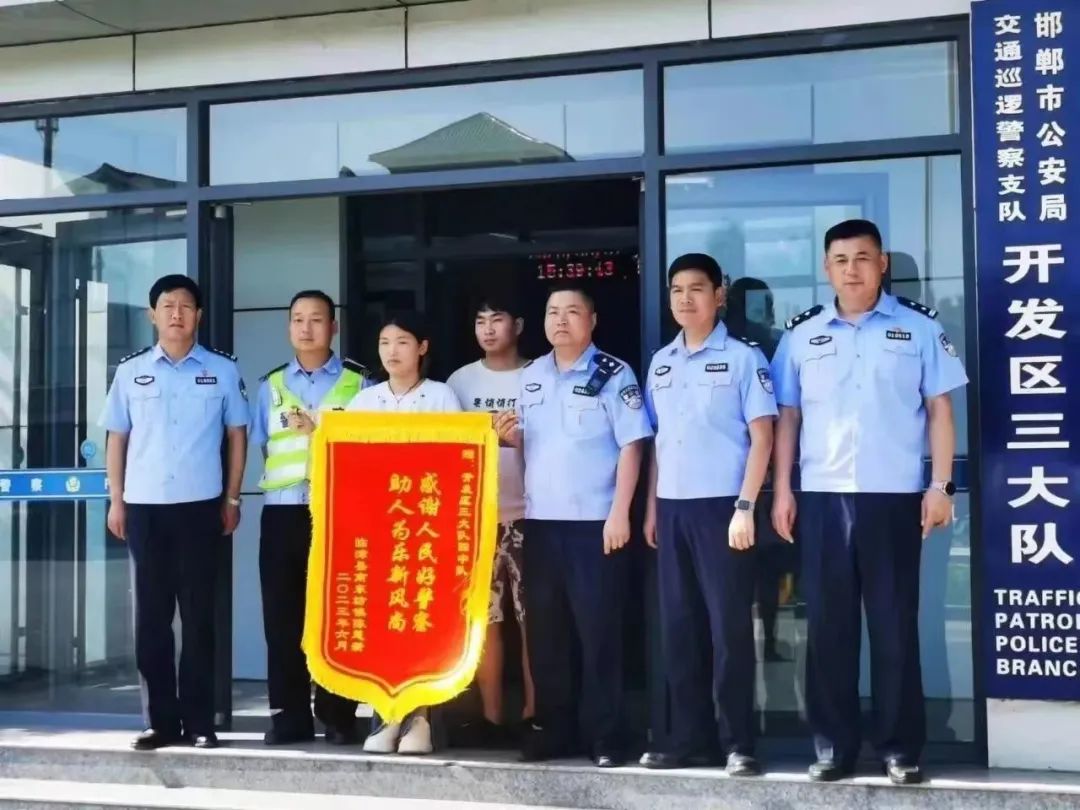 邯郸交巡警支队打击街面盗抢等违法犯罪工作成效显著_fororder_640 (5)