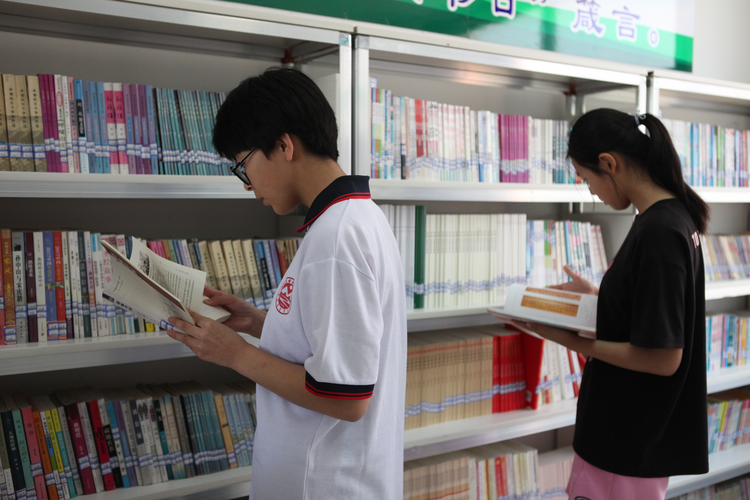 （原创）河北平泉：农家书屋成为乡村孩子“暑期乐园”_fororder_图片4